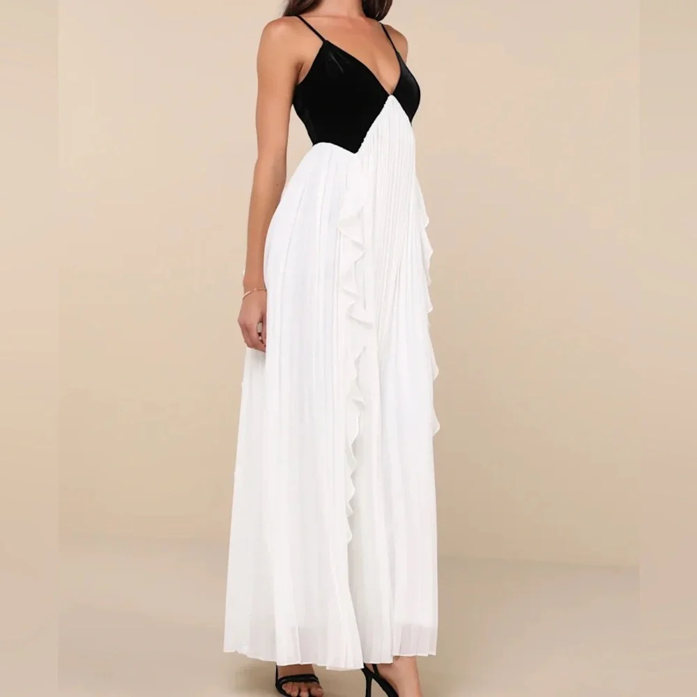 NEW Black and White Pleated Backless Maxi Dress - Picture 2 of 5